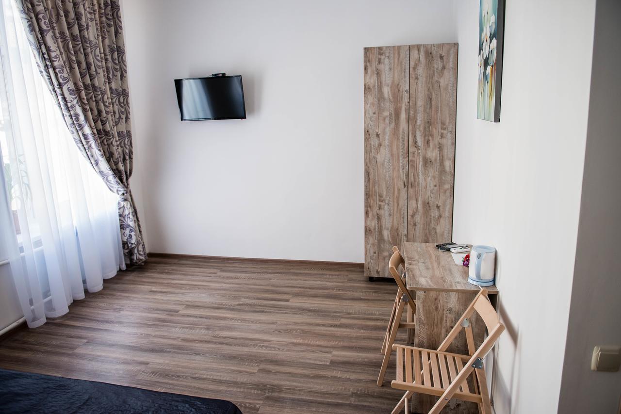 Mini Hotel Freedom Mercurius 리비프 외부 사진